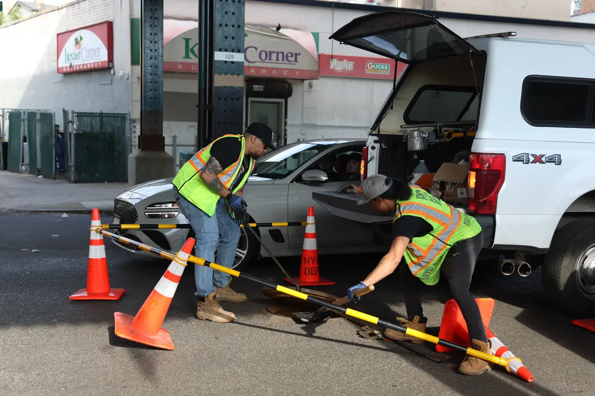 Group of 7 creeps emerge from NYC sewer manhole in bizarre scene, NYPD launches probe