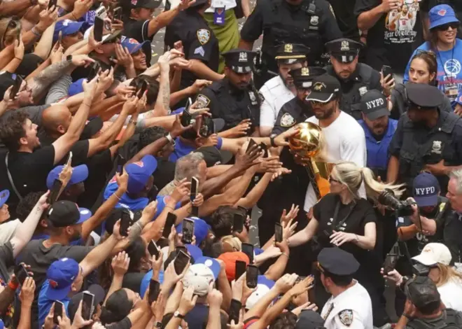 Striking Jalen Brunson image reveals insane love fans have for NBA finals MVP at championship parade
