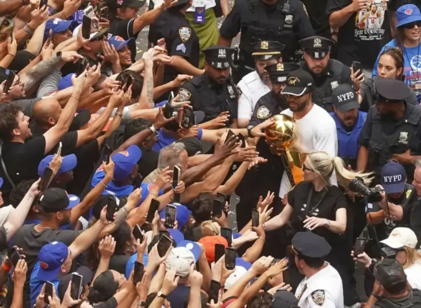 Striking Jalen Brunson image reveals insane love fans have for NBA finals MVP at championship parade