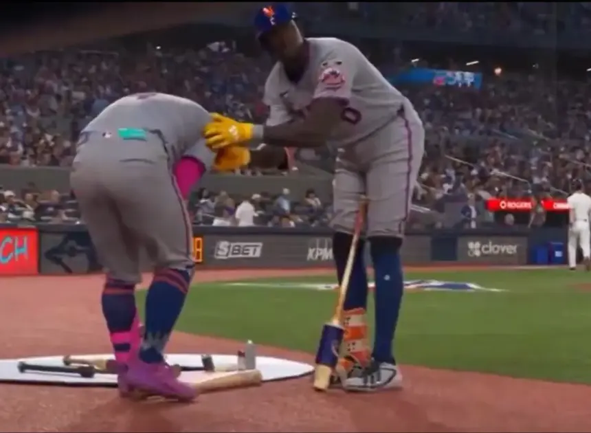 Ronny Mauricio hits Francisco Alvarez with swing in on-deck circle in wild Mets moment