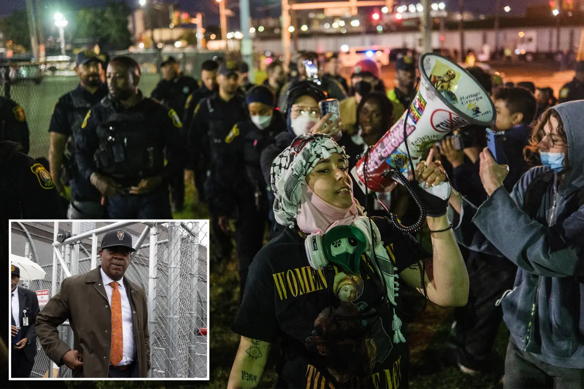 Newark mayor to file lawsuit calling for shutdown of Delaney Hall immigration center after 10 days of clashes: Report