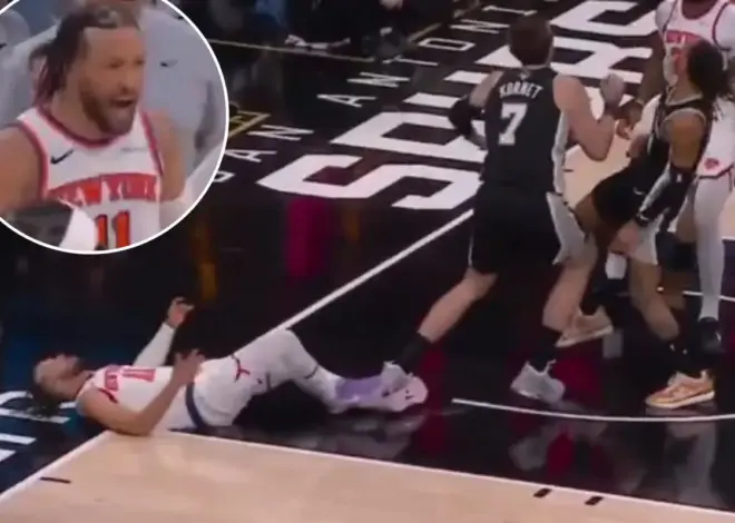 Jalen Brunson explodes at ref Scott Foster after Spurs player steps on ankle