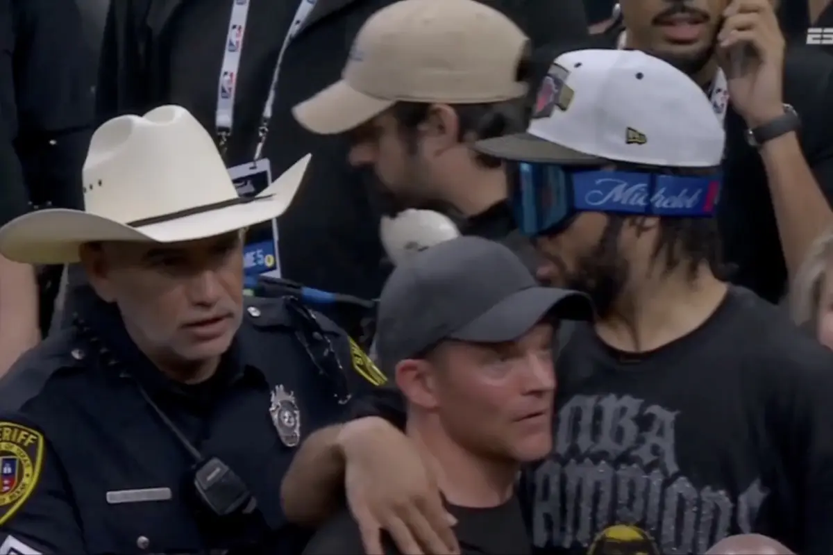 Jalen Brunson has curious moment with cop during Knicks celebration: ‘Don’t push him’