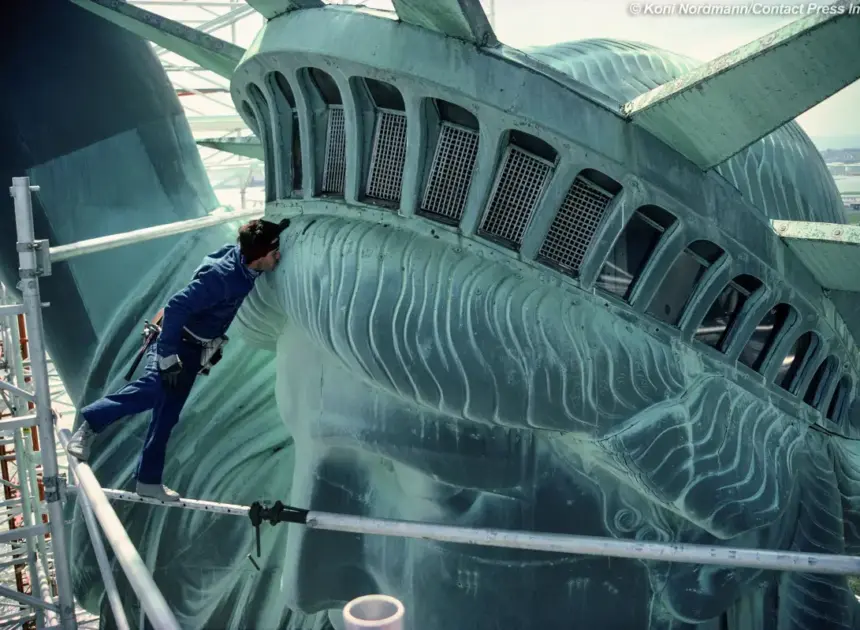 1984 photo of worker kissing Statue of Liberty in daring display resurfaces ahead of America 250 celebrations