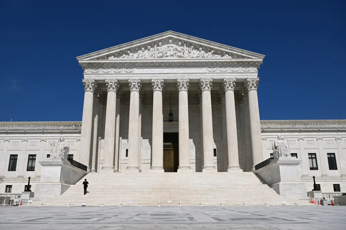 Supreme Court strikes down Trump birthright citizenship order in blow to president