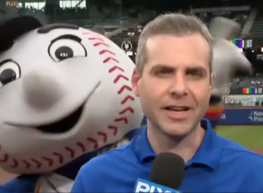 Mr. Met dances behind Steve Gelbs during Carlos Mendoza segment in awkward scene