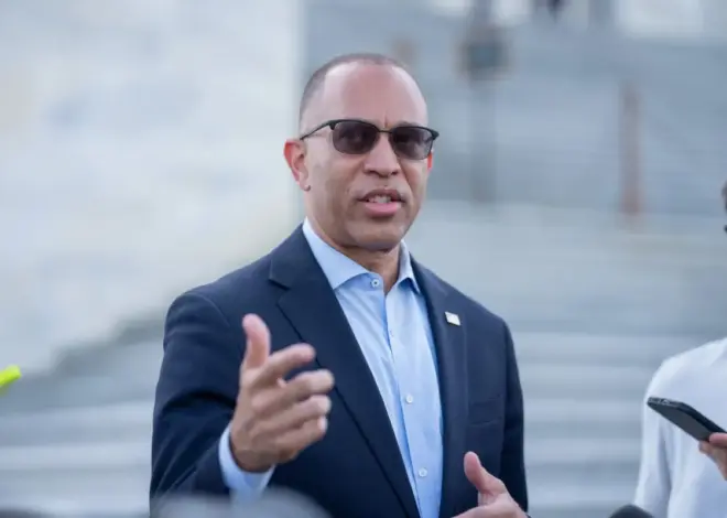 Scared Hakeem Jeffries rolls out the red carpet for DSA extremists — while they prep to feast on his carcass