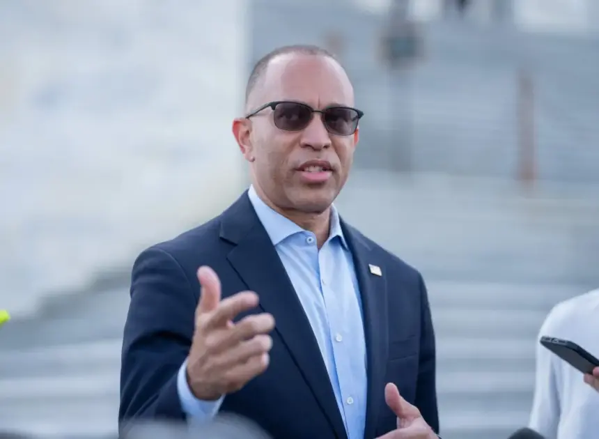 Scared Hakeem Jeffries rolls out the red carpet for DSA extremists — while they prep to feast on his carcass