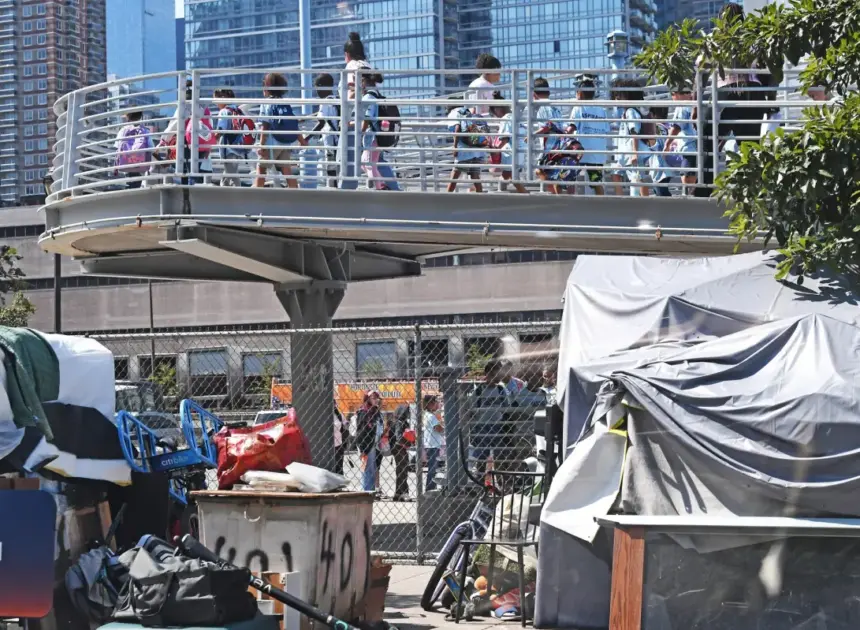 Midtown eyesore turns into homeless magnet — thanks to Mamdani’s apathy