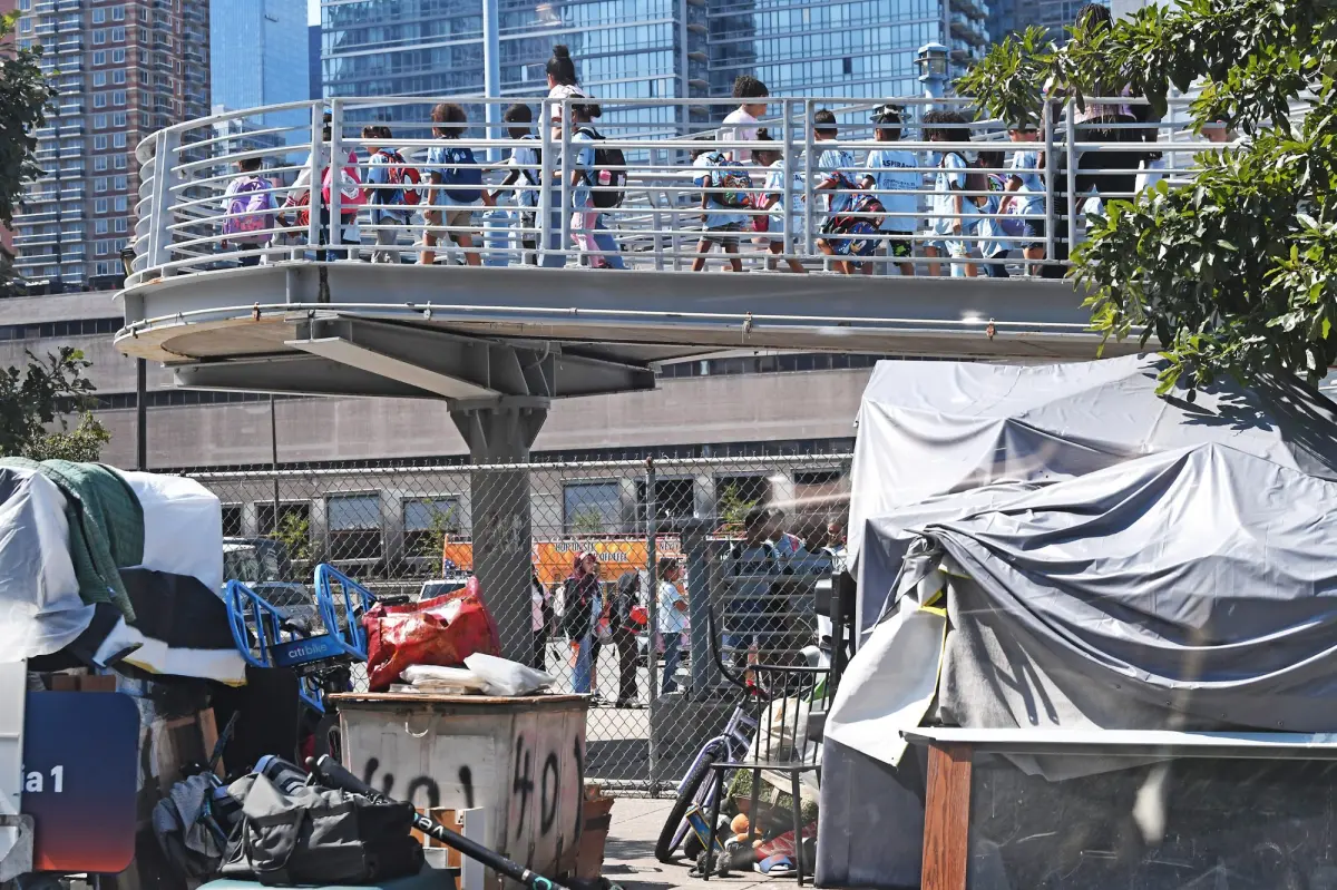 Midtown eyesore turns into homeless magnet — thanks to Mamdani’s apathy