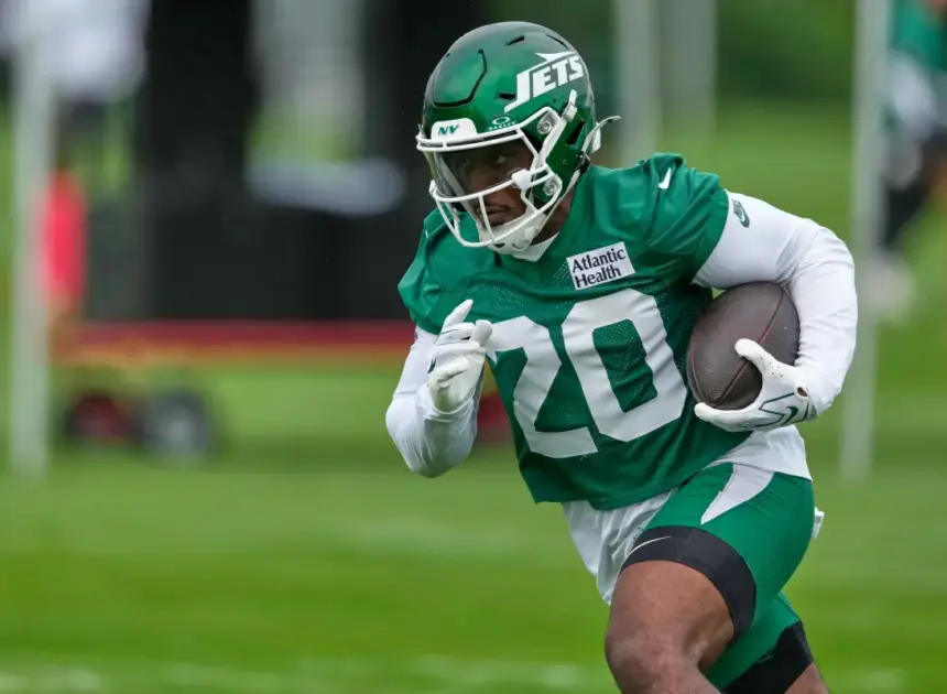 Breece Hall hobbles off field in worrying Jets training camp injury