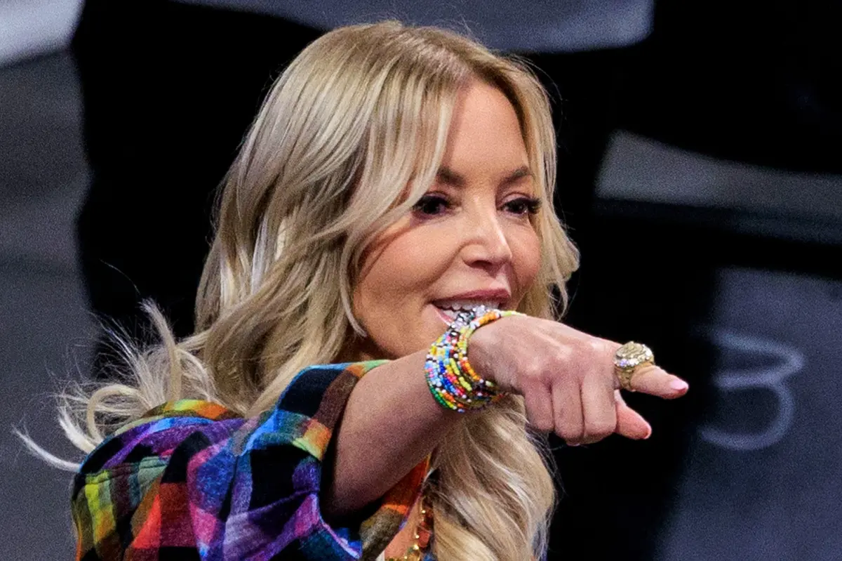 Buss family selling Lakers’ ownership to Josh Kushner, Bob Iger