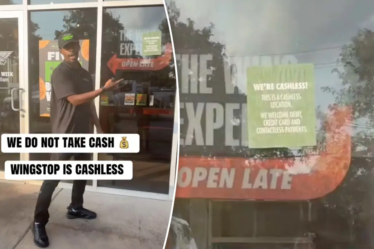 Popular chain restaurant infuriates customers for going cashless: ‘I’ll never eat there again’