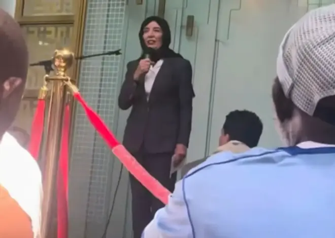 Conservatives slam NY Gov. Hochul for wearing head scarf at Islamic center
