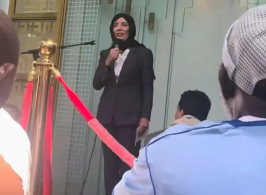 Conservatives slam NY Gov. Hochul for wearing head scarf at Islamic center