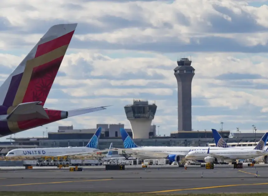 Circuit failure grounds flights at JFK, Newark and LaGuardia airports, wreaking havoc on US air travel