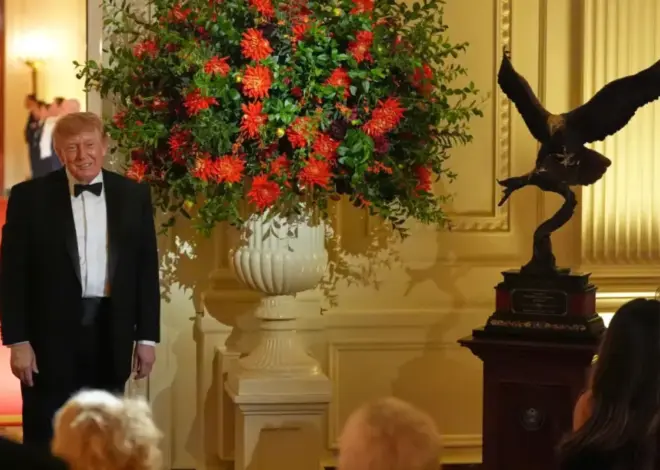 Trump gifts Xi a bald eagle sculpture — invites him to tour new ballroom — at White House state dinner