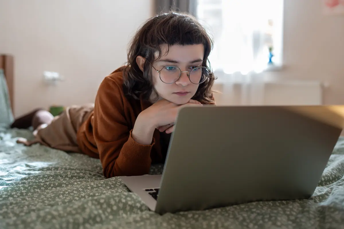 Suicide rate soars for girls as young as 10 — and expert claims one major trend is to blame
