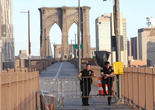 NYC cops shoot knife-wielding man who charged at them on Brooklyn Bridge, sources say