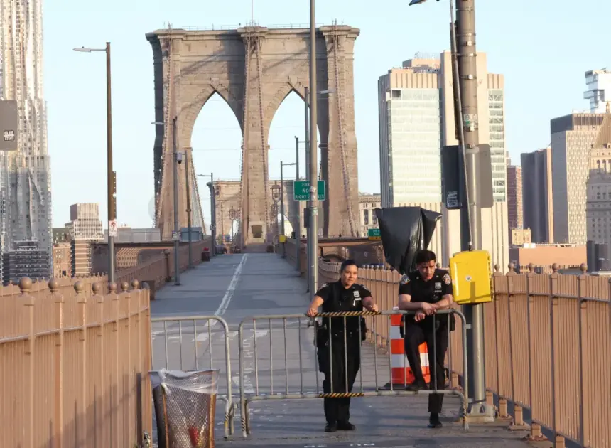 NYC cops shoot knife-wielding man who charged at them on Brooklyn Bridge, sources say