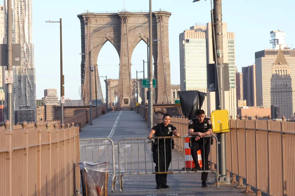 NYC cops shoot knife-wielding man who charged at them on Brooklyn Bridge, sources say