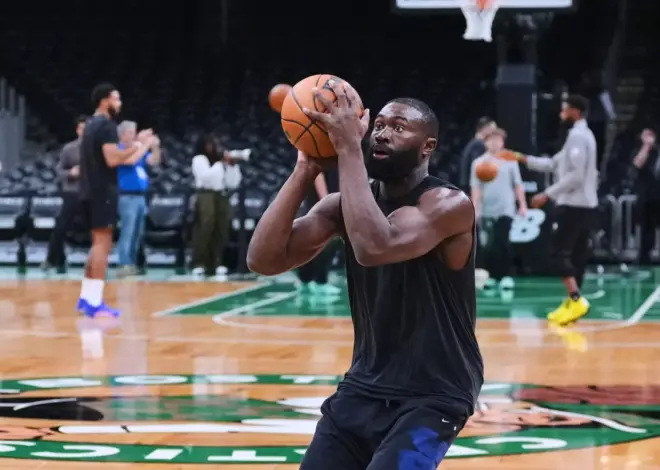 Jayson Tatum, Jaylen Brown ignore each other in awkward Celtics-76ers pregame scene