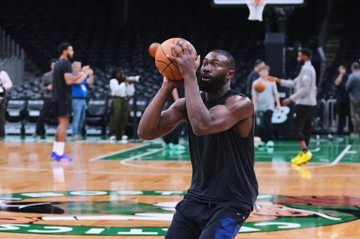 Jayson Tatum, Jaylen Brown ignore each other in awkward Celtics-76ers pregame scene