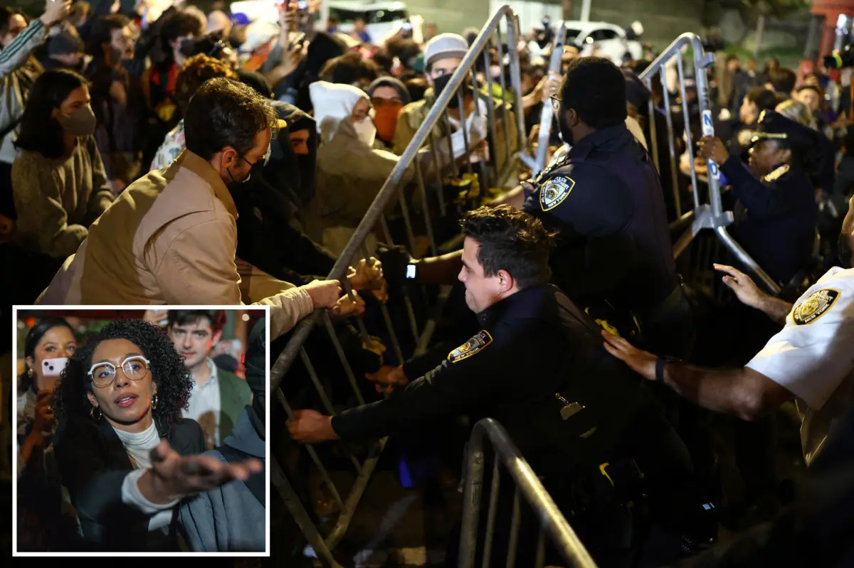 Anti-ICE protesters ram cops with barricades, lefty Mamdani-backed pol yells at NYPD to ‘stop escalating’: video